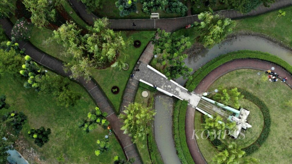Foto aerial Taman Cattleya di Palmerah, Jakarta Barat, Jumat (12/7/2019).
