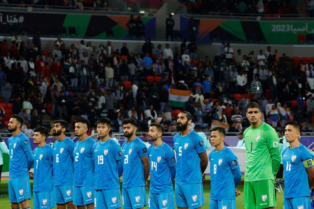 Pemain India bersiap sebelum pertandingan Grup B antara India dan Uzbekistan di Stadion Ahmad bin Ali, Al Rayyan, Qatar, Kamis (18/1/2024). Suriah akan melawan India dalam pertandingan terakhir Grup B, Selasa (23/1/2024).