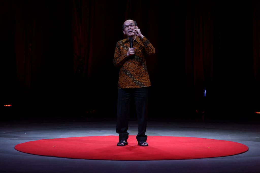 Pengamat politik dan  ekonomi Faisal Basri menjadi narasumber dalam sarasehan bertajuk Reformasi Memanggil; 25 Tahun Reformasi bersama Aldera di Jakarta, Jumat (19/5/2023). Sarasehan ini digelar harian <i>Kompas </i>bersama Yayasan Aldera untuk memperingati 25 tahun reformasi 1998. 