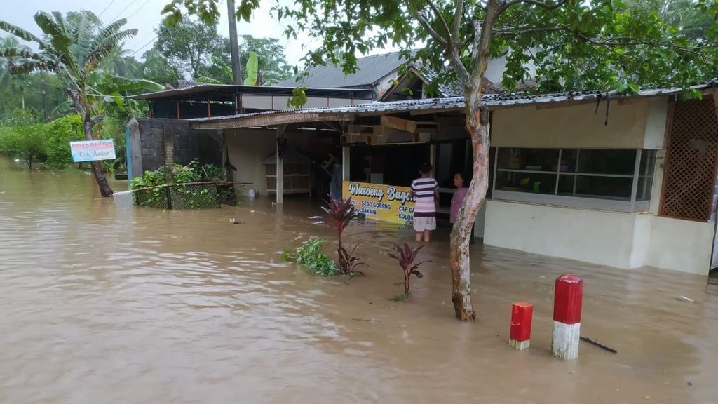 Salah satu lokasi di Desa Sitiarjo, Kecamatan Sumbermanjing Wetan, Kabupaten Malang, Jawa Timur, yang tergenang banjir, Jumat (7/7/2023).