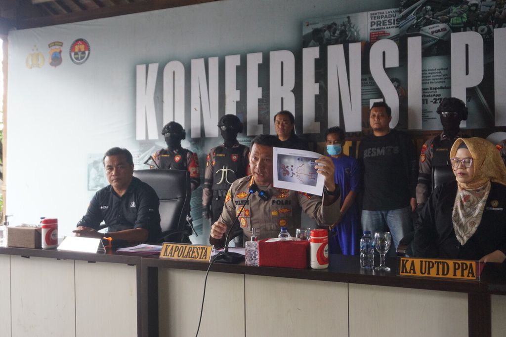 Kepolisian Resor Kota Banyumas menggelar jumpa pers kasus pembunuhan tujuh bayi hasil inses di Purwokerto, Banyumas, Jawa Tengah, Selasa (27/6/2023).