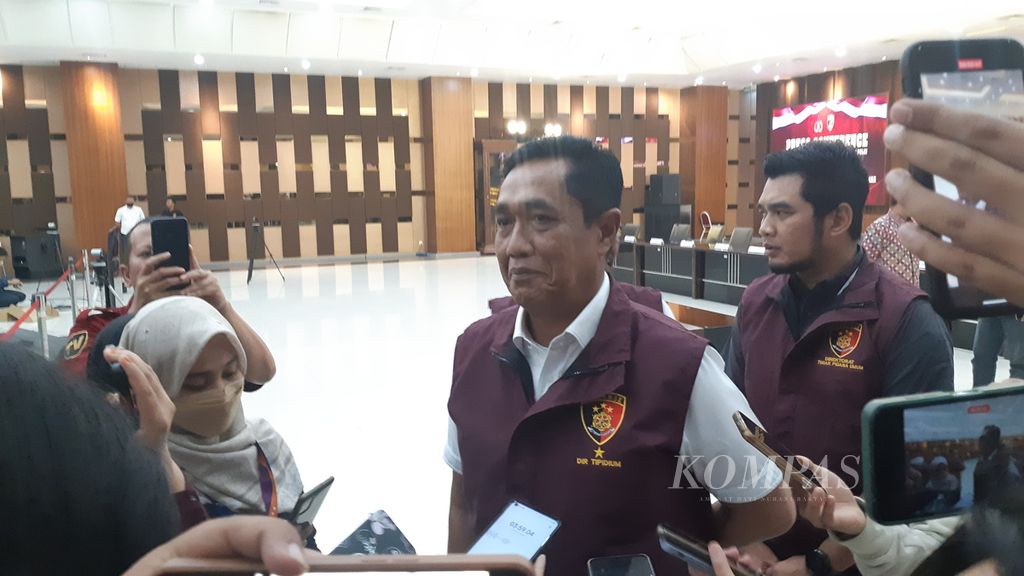 Direktur Tindak Pidana Umum Badan Reserse Kriminal Umum Brigadir Jenderal (Pol) Djuhandhani Rahardjo Puro dalam jumpa pers di Jakarta pada Selasa (16/5/2023).