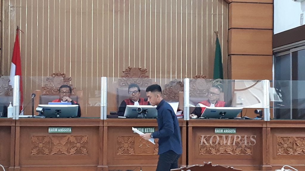 Terdakwa Mario Dandy Satrio dalam sidang pembacaan nota pembelaan atas tuntutan jaksa di Pengadilan Negeri Jakarta Selatan, Jakarta, Selasa (22/8/2023).