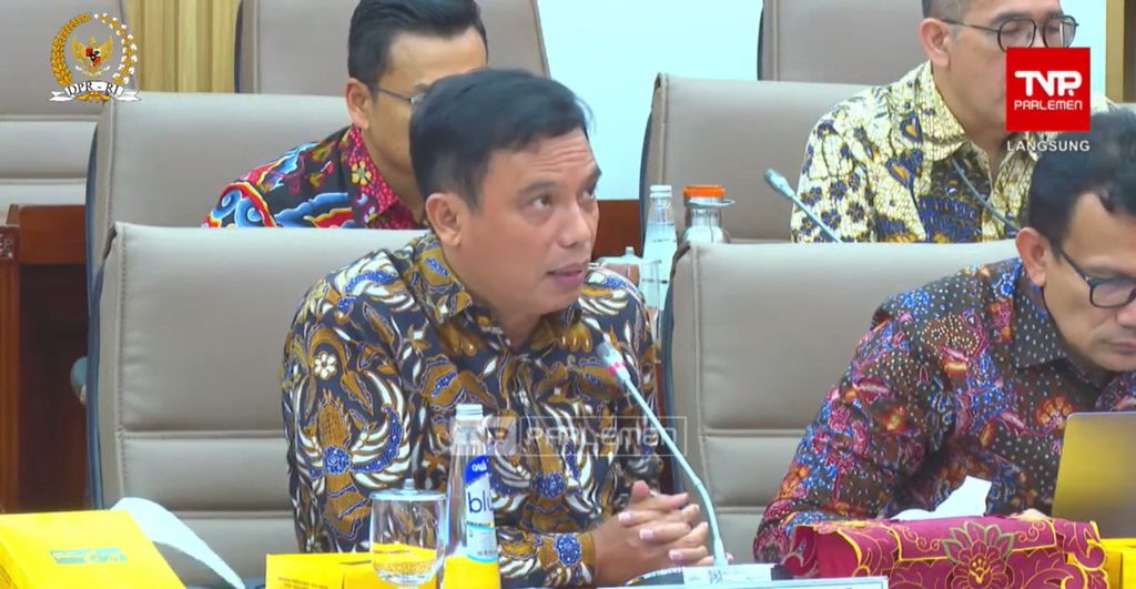 Direktur Utama PT Bank Tabungan Negara (Persero) Tbk Nixon LP Napitupulu memberikan keterangan dalam Rapat Dengar Pendapat Komisi VI DPR RI, di Gedung DPR RI, Senin (8/7/2024).