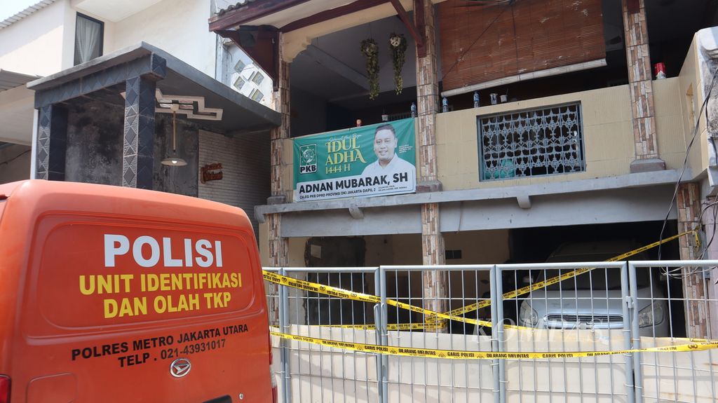 Kondisi rumah dua lantai tempat bapak dan anak balitanya ditemukan meninggal dunia di Jalan Balai Rakyat V, RT 006 RW 003 Kelurahan Tugu Selatan, Kecamatan Koja, Jakarta Utara.