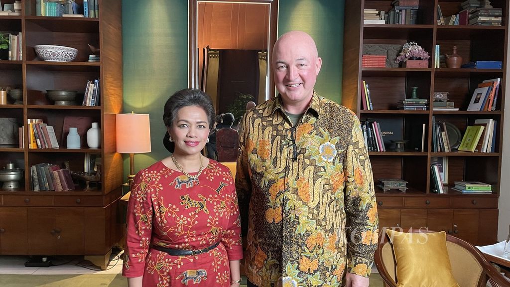 CEO Unilever Alan Jope (kanan) saat ditemui dalam wawancara khusus di Jakarta, Jumat (11/11/2022).