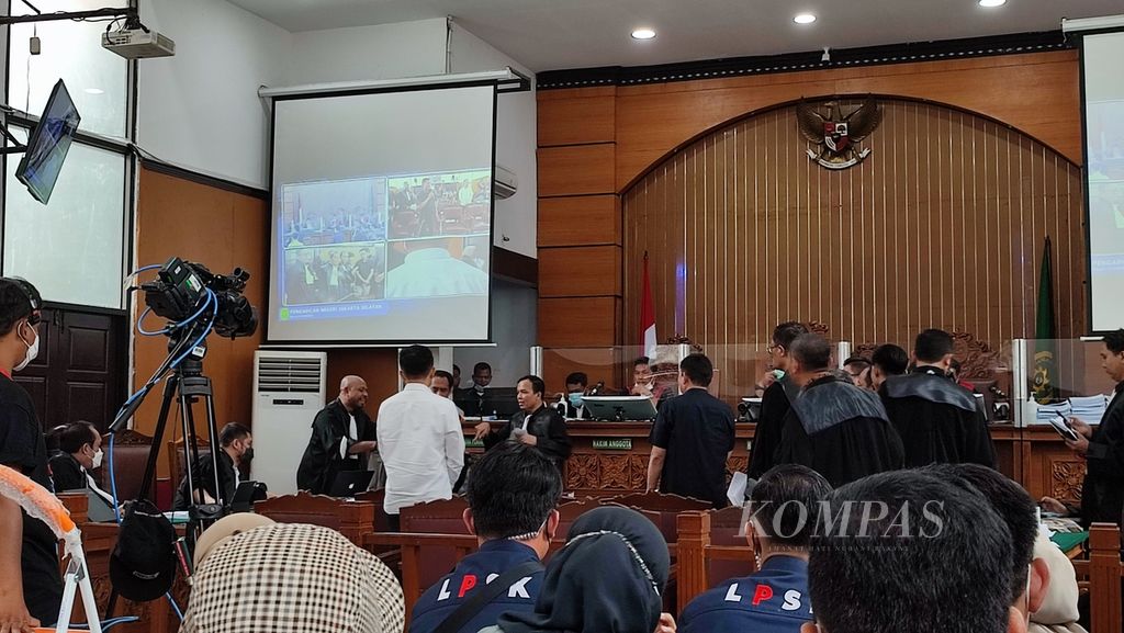 Suasana sidang kasus pembunuhan berencana Nofriansyah Yosua Hutabarat dengan agenda pemeriksaan saksi Ferdy Sambo di Pengadilan Negeri Jakarta Selatan, Rabu (7/12/2022). 