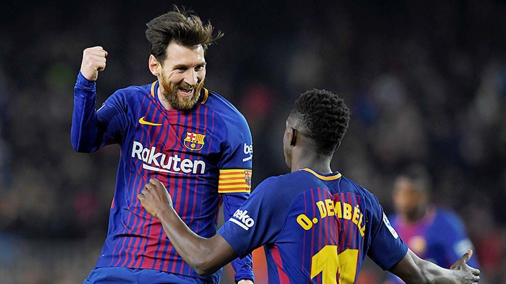 Lionel Messi merayakan golnya ke gawang Girona bersama rekan setimnya di Barcelona, Ousmane Dembele, pada laga Liga Spanyol di Stadion Camp Nou, Minggu (25/2) dini hari WIB. Barcelona menang telak 6-1. Messi mencetak dua gol, Luis Suarez tiga gol, dan Philippe Coutinho satu gol. 
