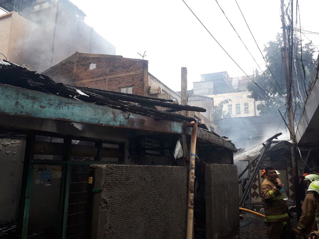 Lima rumah terbakar di RT 009 RW 001 Pejagalan, Penjaringan, Jakarta Utara, Senin (23/1/2023).
