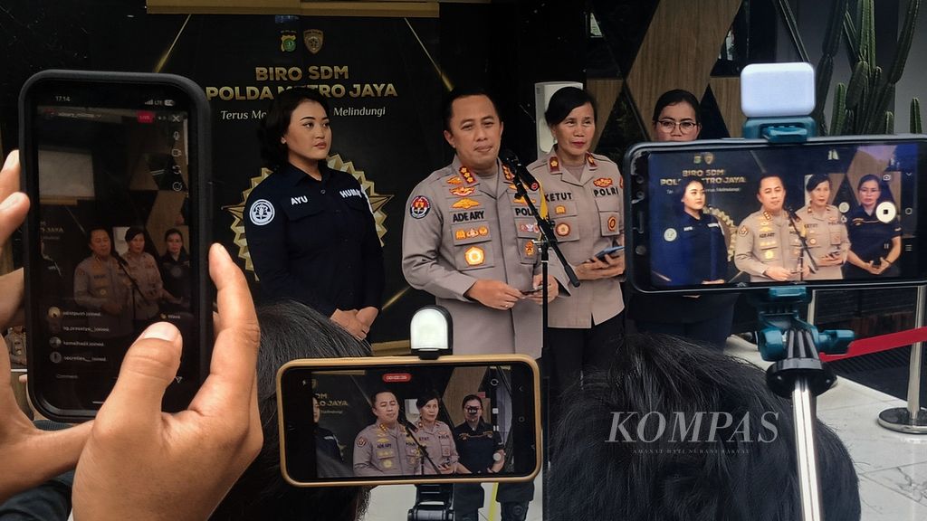 Kepada Bidang Humas Polda Metro Jaya Komisaris Besar Ade Ary saat memberikan keterangan pers, Kamis (15/2/2024).