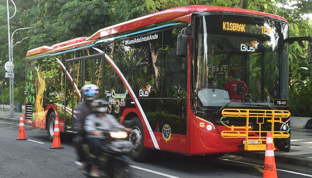 Bus Trans Semanggi Suroboyo saat peresmian di Balai Kota Surabaya, Kota Surabaya, Rabu (29/12/2021).