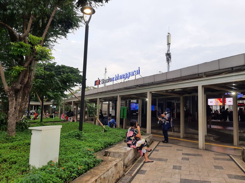 Suasana pintu masuk bagian timur di Stasiun Manggarai, Jakarta Selatan, Rabu (15/3/2023).