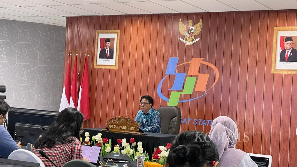 Kepala Badan Pusat Statistik Margo Yuwono dalam konferensi pers terkait pertumbuhan ekonomi Indonesia pada triwulan-IV 2023 di Jakarta, Senin (6/2/2023)