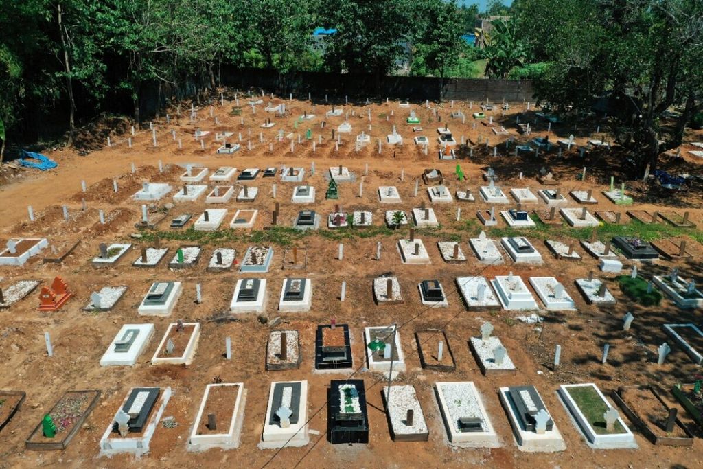 Pemakaman khusus pasien Covid-19 di Macanda, Kabupaten Gowa, Sulawesi Selatan, Rabu (28/7/2021).