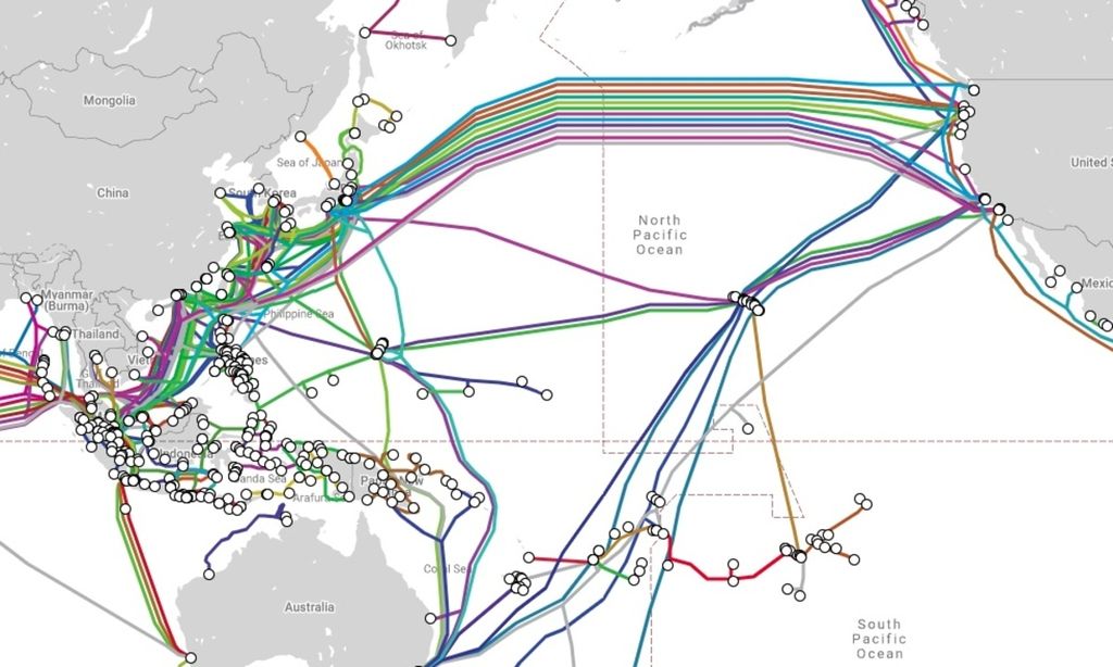 Peta Sistem Komunikasi Kabel Laut (SKKL) <i>eksisting</i> antara kawasan Amerika Utara dan Asia Pasifik, seperti dalam peta milik TeleGeography yang diakses pada Selasa (30/3/2021).