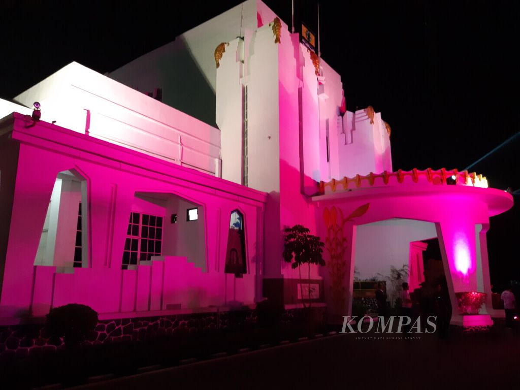 Portrait of Cirebon City Hall, West Java, illuminated by colorful lights, Saturday (19/1/2019) evening.