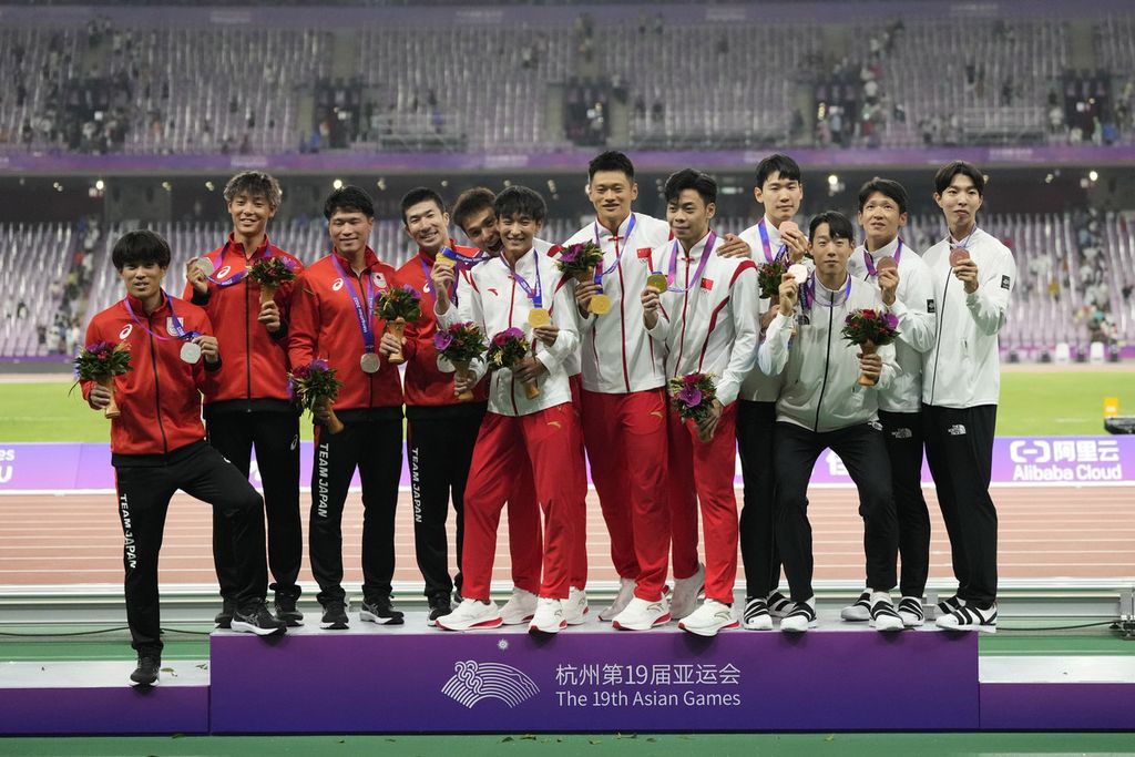 Peraih medali di nomor estafet 4 x 100 meter putra, Jepang perak, China emas, dan Korea Selatan perunggu, Selasa (3/10/2023).