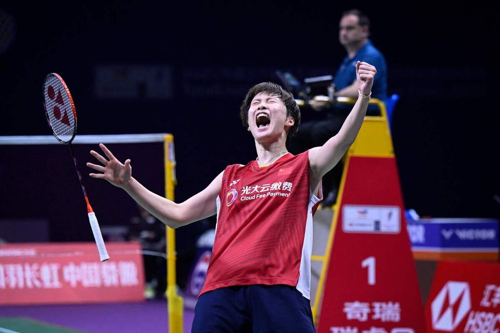 Luapan kegembiraan Chen Yufei setelah mengalahkan tunggal putri Korea Selatan, An Se-young, dan memastikan kemenangan China atas Korea Selatan pada final Piala Sudirman 2023 di Suzhou, China, Minggu (21/5/2023).