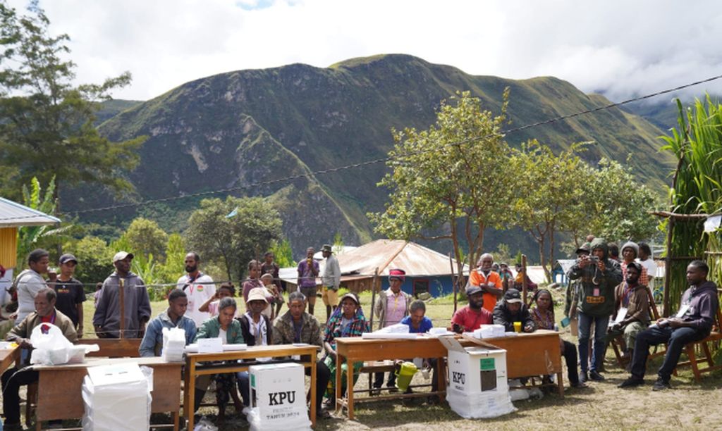 Pelaksanaan pemungutan suara ulang (PSU) di TPS 01 sampai TPS 06 di Kampung Sogokmo, Distrik Asotipo, Kabupaten Jayawijaya, Papua Pegunungan, Sabtu (13/7/2024).