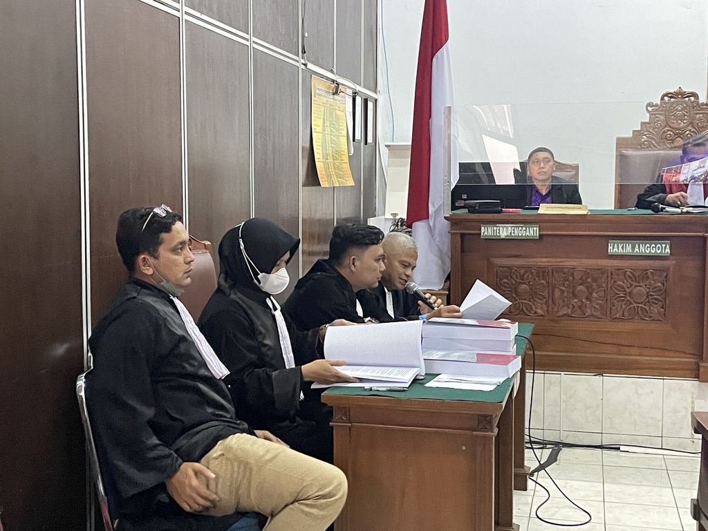 Jaksa penuntut umum membacakan surat tuntutan untuk terdakwa perintangan penyidikan perkara pembunuhan Brigadir J atau Nofriansyah Yosua Hutabarat, Hendra Kurniawan, dalam sidang yang digelar di Pengadilan Negeri Jakarta Selatan, Jumat (27/1/2023).