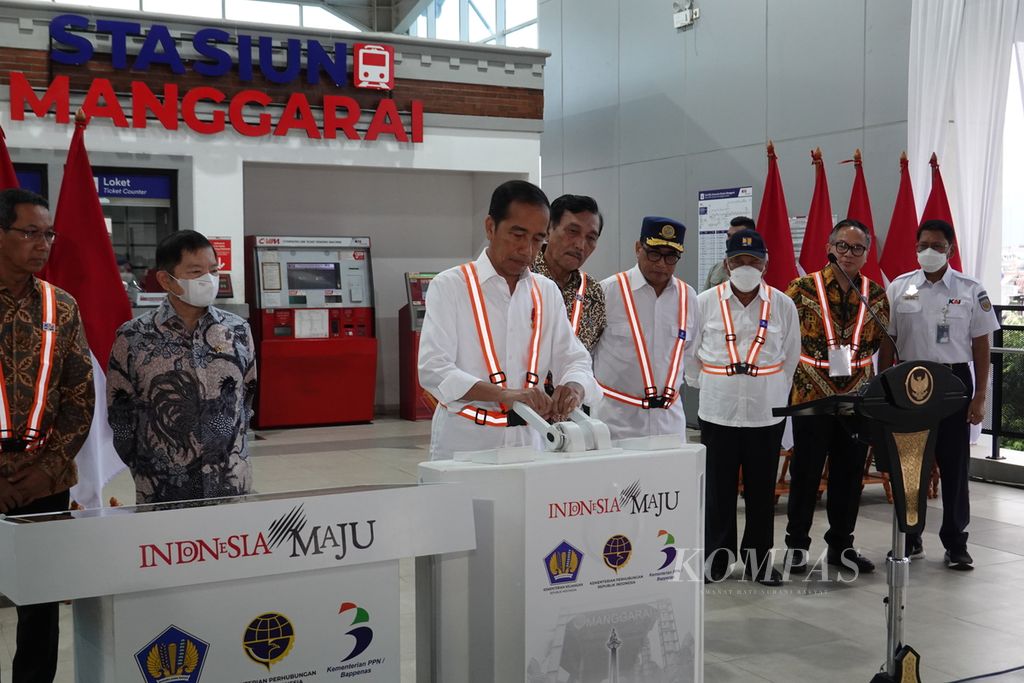 Presiden Joko Widodo meresmikan pengembangan Stasiun Manggarai Tahap 1, Senin (26/12/2022). 