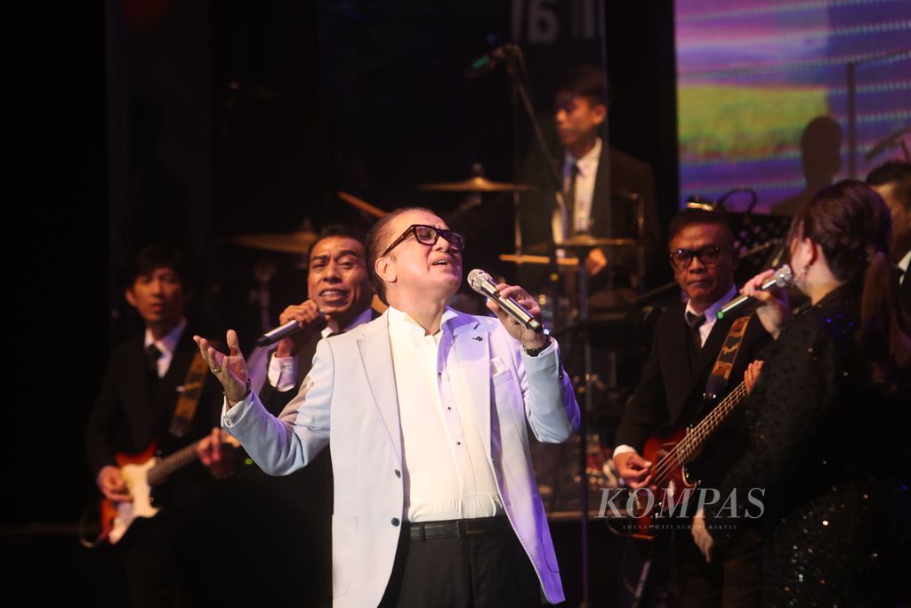 Former Indonesian Ambassador to New Zealand, Tantowi Yahya, held a concert &quot;The Journey of My Life&quot; in Jakarta, Saturday (4/5/2024). In this concert, Tantowi sang songs that colored his childhood with genres ranging from pop, rock, <i>country</i>, <i>disco, </i>to <i>broadway</i>. He also collaborated with Ikke Nurjanah, Yovie Widianto, and Lilo.