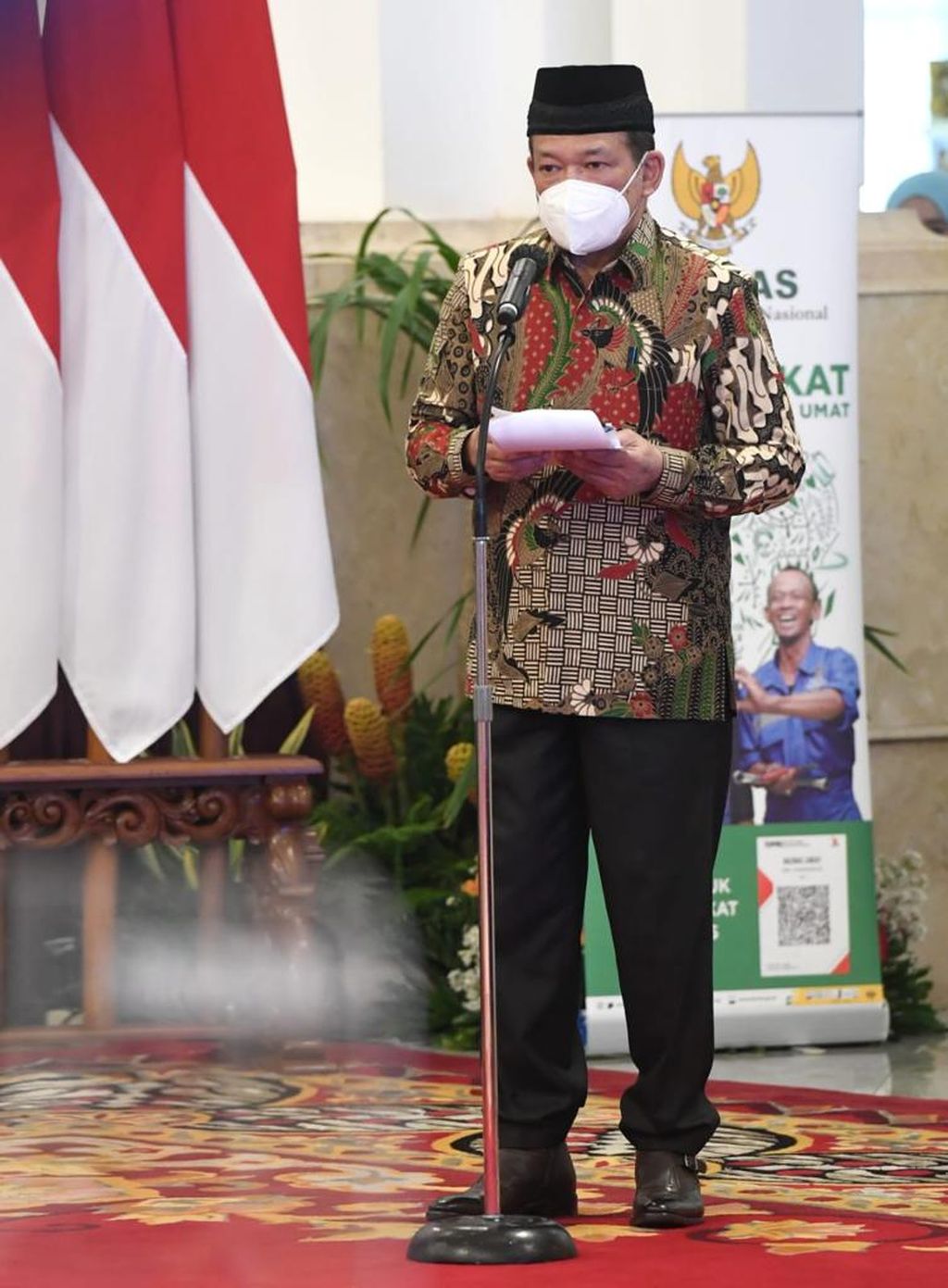 Ketua Badan Amil Zakat Nasional (Baznas) Noor Achmad ketika memberikan laporan di Istana Negara, Jakarta, pada Selasa, 12 April 2022. 