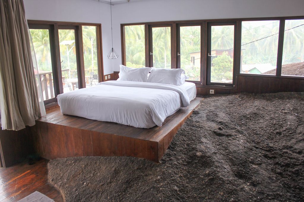Desain ruangan di Natuna Dive Resort yang dibangun menyesuaikan kontur batu granit di Pulau Bunguran, Natuna, Kepulauan Riau.