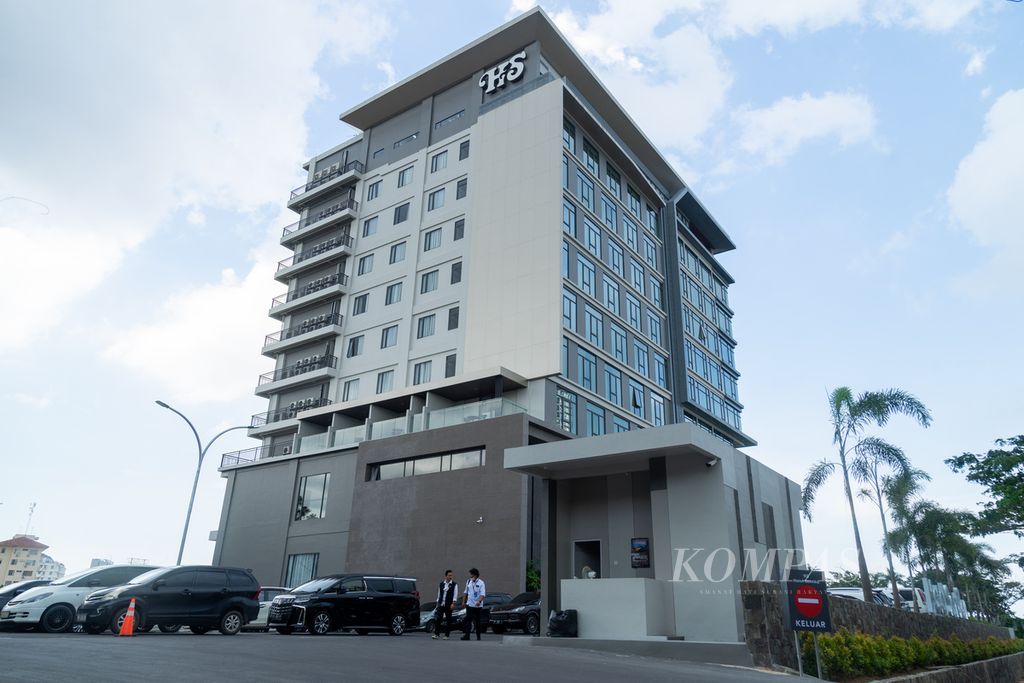 Bangunan Hotel Santika Batam di Jalan Engku Putri Nomor 9, Batam Center, Kota Batam, Kepulauan Riau. Hotel itu mulai beroperasi setelah diresmikan pada Kamis (20/10/2022).
