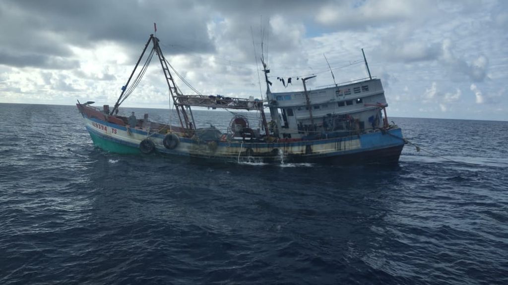 Kapal ikan berbendera Vietnam, KG 9394 TS, yang berukuran 140 gros ton ditangkap Direktorat Jenderal Pengawasan Sumber Daya Kelautan dan Perikanan karena menangkap ikan secara ilegal di Laut Natuna Utara pada Rabu (16/11/2022).