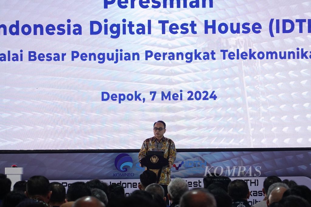Menteri Komunikasi dan Informatika Budi Arie Setiadi memberikan sambutan pada acara peresmian Indonesia Digital Test House (IDTH) di Balai Besar Pengujian Perangkat Telekomunikasi Depok, Jawa Barat, Selasa (7/5/2024).