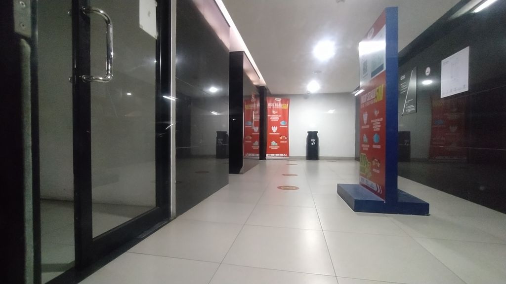 Suasana lift parkiran bawah kantor PSSI, Arena GBK, Jakarta, Jumat (14/10/2022) terlihat sepi seusai pengumuman hasil investigasi Tim Gabungan Independen Pencari Fakta (TGIPF) Tragedi Kanjuruhan.