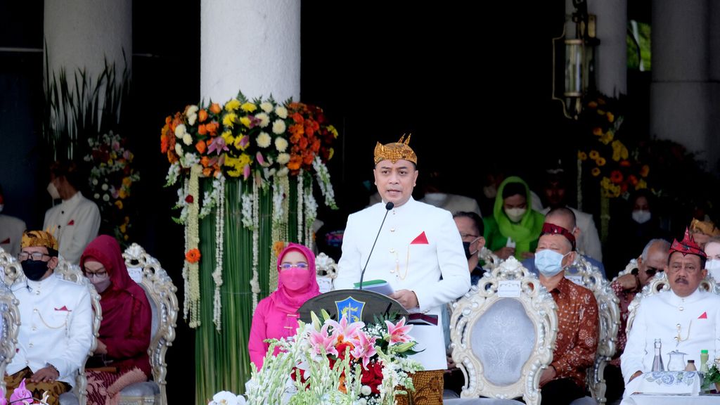 Wali Kota Surabaya Eri Cahyadi pada puncak peringatan Hari Jadi Ke-729 Kota Surabaya, di Taman Surya, Selasa (31/5/2022).
