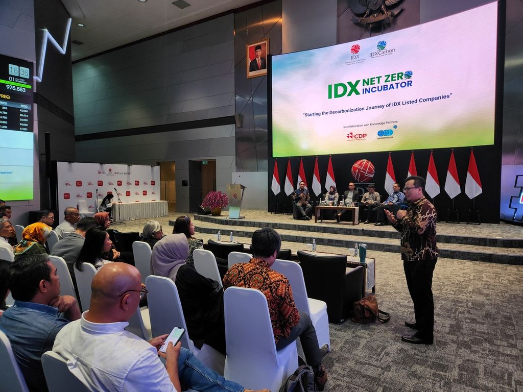 Kegiatan peluncuran program Net Zero Incubator untuk pelatihan penghitungan emisi karbon bagi perusahaan tercatat di Bursa Efek Indonesia, di Jakarta, Kamis (1/8/2024).