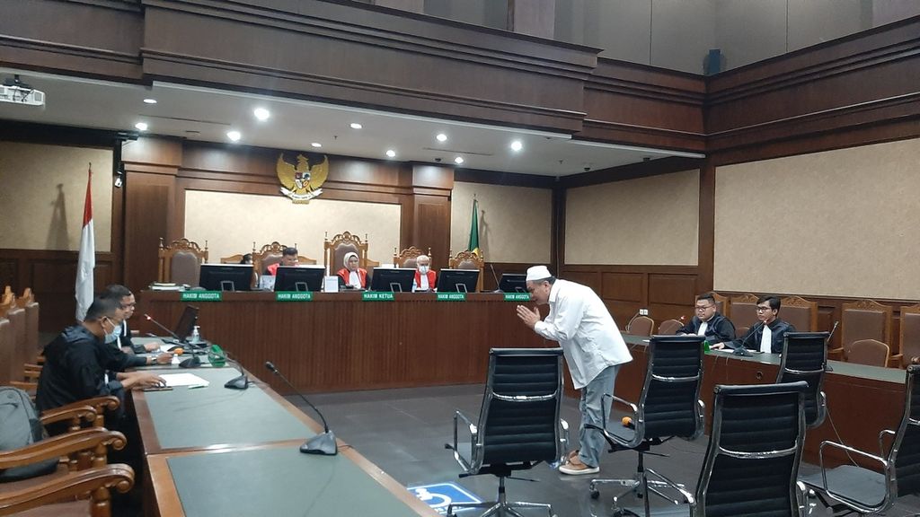 Bekas Kepala Subbagian Penerapan Pidana dan HAM Bagian Penerapan Hukum pada Biro Bantuan Hukum Divisi Hukum Polri Ajun Komisaris Besar Bambang Kayun dalam persidangan di Pengadilan Tindak Pidana Korupsi (Tipikor) pada Pengadilan Negeri (PN) Jakarta, Kamis (25/5/2023).