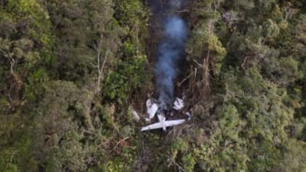Pesawat SAM Air yang membawa dua awak dan empat penumpang jatuh di wilayah pegunungan Kabupaten Yalimo, Papua Pegunungan, Jumat (23/6/2023).