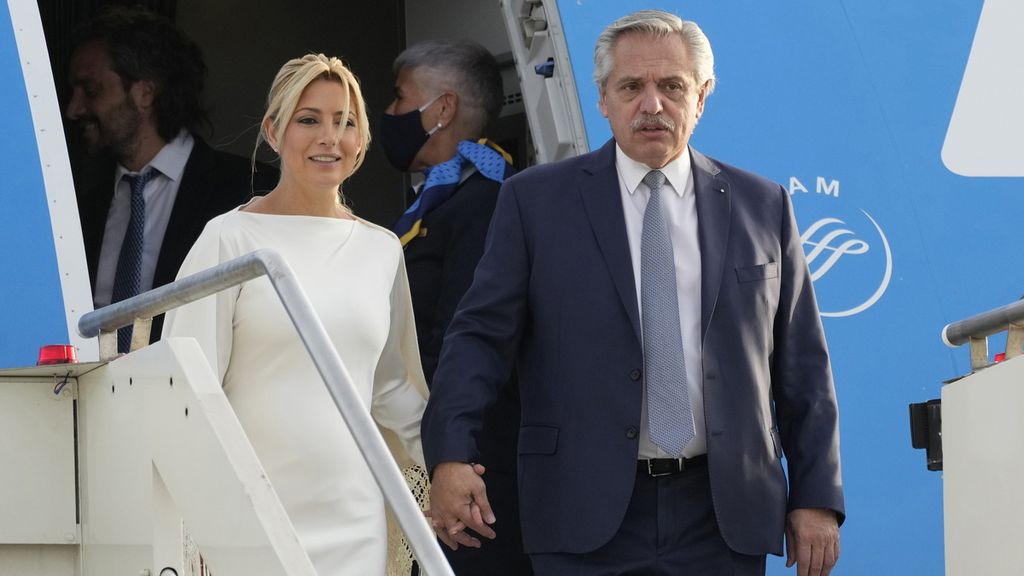 Argentina's President Alberto Fernandez, right, and his partner Fabiola Yanez disembark as they arrives at Rome's Fiumicino Airport, Friday, Oct. 29, 2021. A Group of 20 summit scheduled for this weekend in Rome is the first in-person gathering of leaders of the world's biggest economies since the COVID-19 pandemic started. 