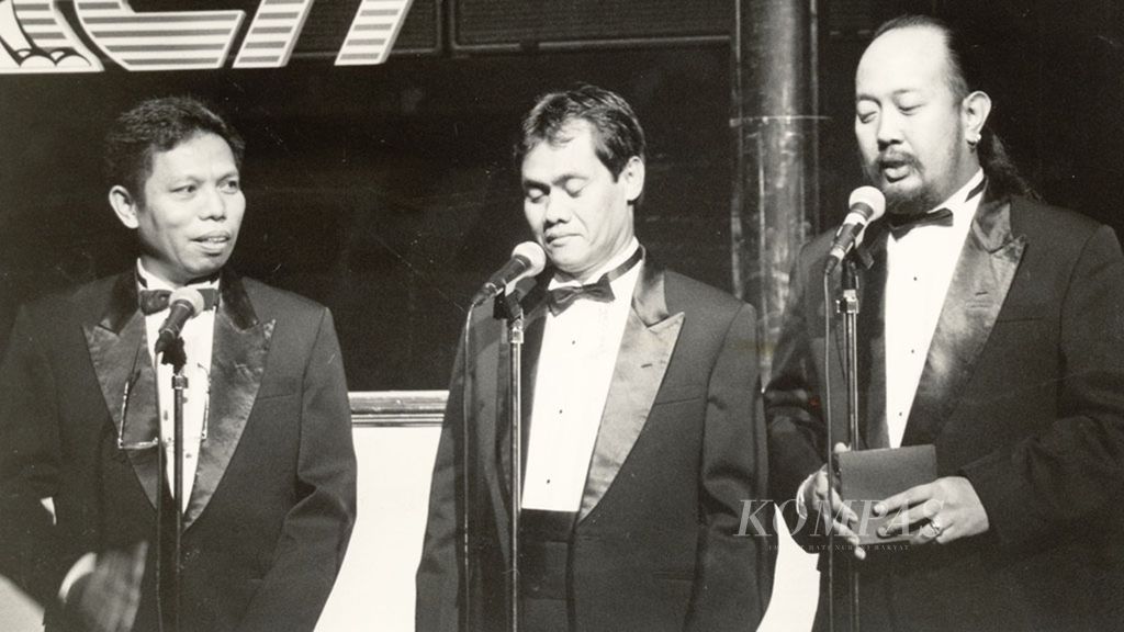 Warkop DKI di sebuah acara di Stasiun RCTI, 8 Februari 1994.