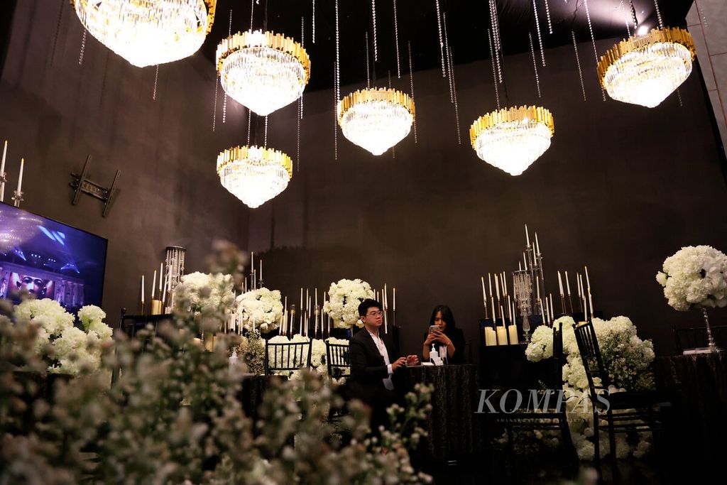 Salah satu stan jasa dekorasi untuk pesta pernikahan yang turut berpameran dalam Padma Wedding Expo di Hotel Padma, Kota Semarang, Jawa Tengah, Sabtu (28/1/2023). Bisnis jasa pesta pernikahan kembali hidup dan semarak setelah beberapa tahun terdampak pandemi. 