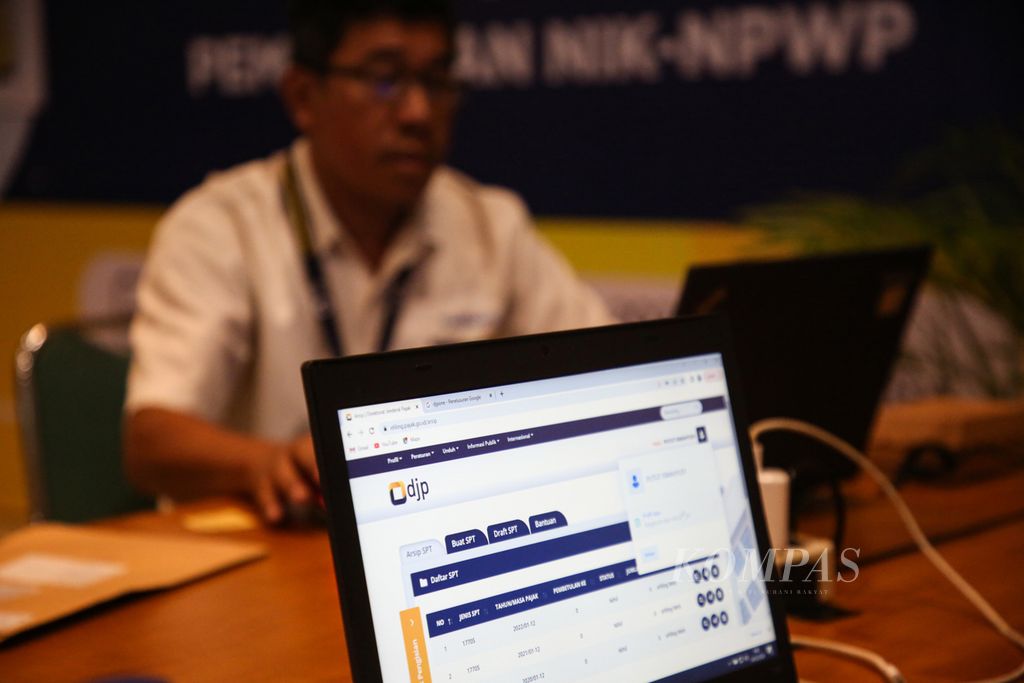 Laman <i>e-filing </i>pajak saat pelaporan SPT Tahunan Pph Orang Pribadi Tahun 2023 dan Pemadanan NIK-NPWP di Gedung Kompas Gramedia, Palmerah Barat, Jakarta, Senin (4/3/2024).