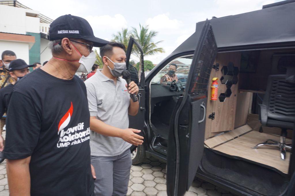 Mobil Siber Forensik diluncurkan oleh Universitas Muhammadiyah Purwokerto, Selasa (14/12/2021). Mobil ini bisa dipakai untuk membantu pelacakan siber serta pemetaan kebencanaan dengan drone juga citra satelit.