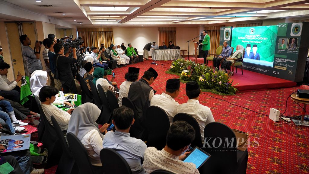 Suasana saat Pejuang Partai Persatuan Pembangunan (PPP) memberikan Deklarasi Dukungan Kepada Prabowo-Gibran di Hotel Ambhara, Jakarta Selatan, Kamis (28/12/2023). 