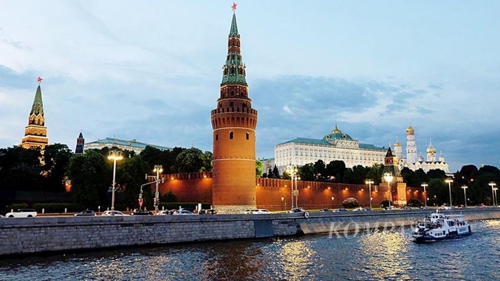 Bangunan benteng kompleks Kremlin.