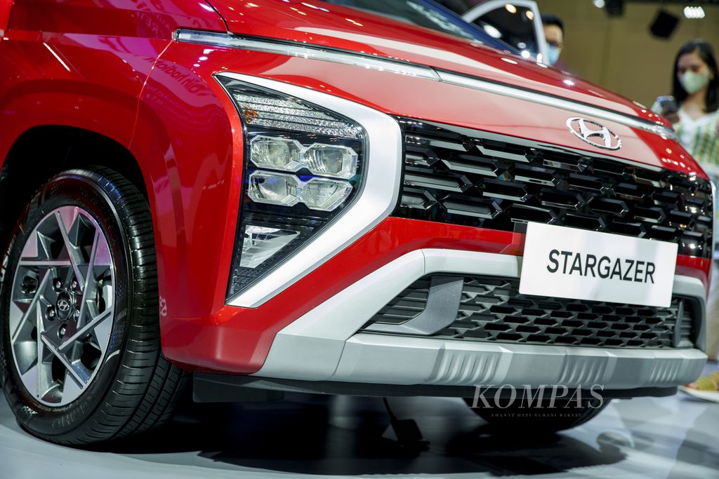Gril dan lampur DRL "seamless horizon" pada Hyundai Stargazer.