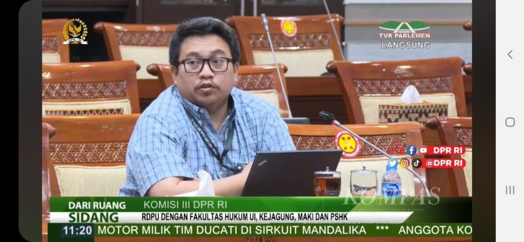 Peneliti PSHK, Fajri Nursyamsi, dalam RDPU dengan Komisi III DPR mengenai RUU Kejaksaan, Rabu (17/11/2021), di Jakarta.
