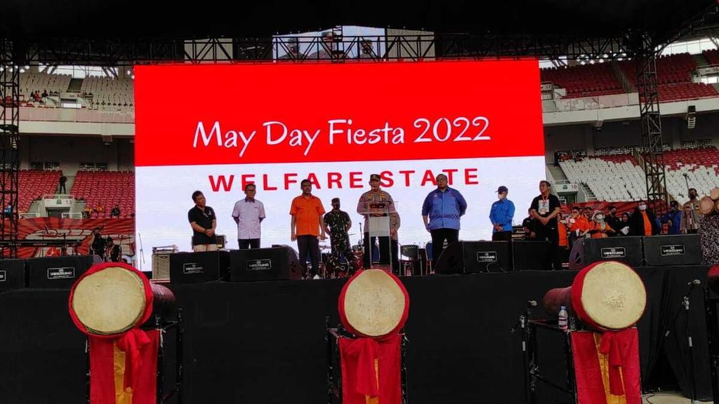 Kapolri Jenderal (Pol) Listyo Sigit Prabowo menghadiri acara peringatan Hari Buruh Internasional 2022 di Gelora Bung Karno, Sabtu (14/5/2022). Dalam kesempatan itu, selain mengucapkan selamat hari buruh kepada para buruh, ia juga mengapresiasi pelaksanaan Mayday Fiesta 2022 yang berlangsung damai.