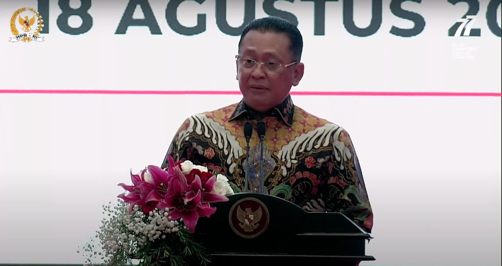 Ketua MPR Bambang Soesatyo memberikan sambutan dalam peringatan Hari Konstitusi 2022 dan Hari Ulang Tahun Ke-77 MPR di Kompleks Senayan, Jakarta, Kamis (18/8/2022).