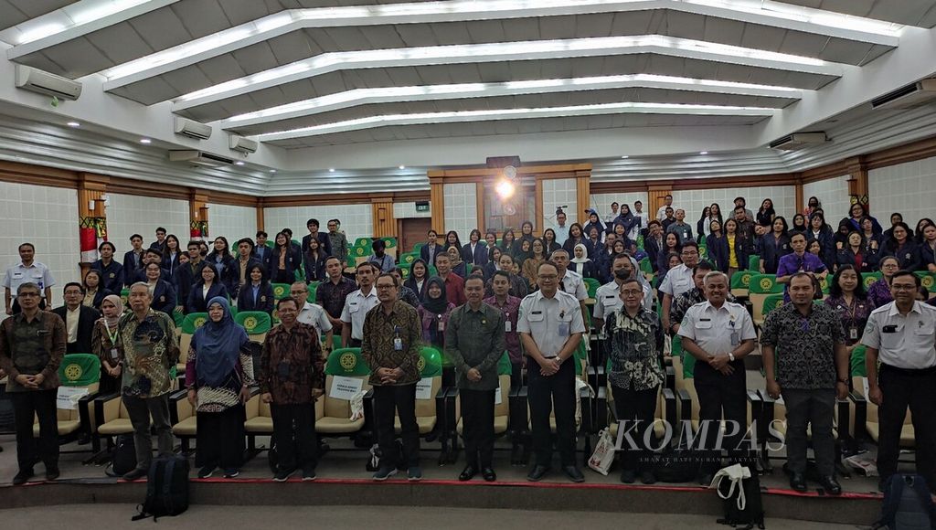 BMKG, together with the Health Department of Bali Province, has launched a climate information service program on the practical prediction of the spread of dengue fever (DBD), called DBDKlim, at the Faculty of Medicine building of Udayana University, Denpasar, Bali, on Tuesday (30/4/2024).