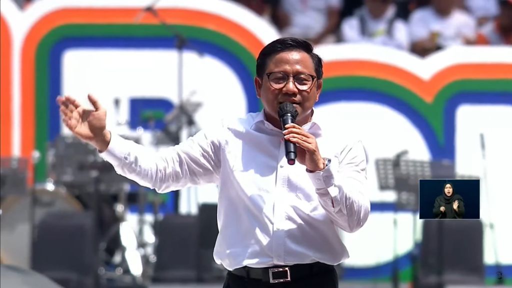Calon wakil presiden nomor urut 1, Muhaimin Iskandar, menyampaikan sentilan politik saat berorasi dalam kampanye terbuka di Jakarta International Stadium (JIS), Jakarta Utara, Sabtu (10/2/2024).