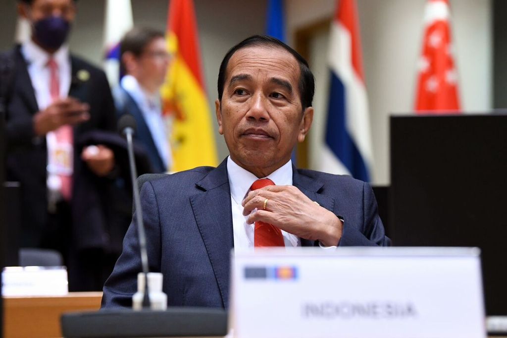 Presiden Joko Widodo menyampaikan dua hal penting saat menyampaikan pidato pada sesi pleno KTT Peringatan 45 Tahun ASEAN-Uni Eropa di Gedung Europa, Brussels, 14 Desember 2022.
